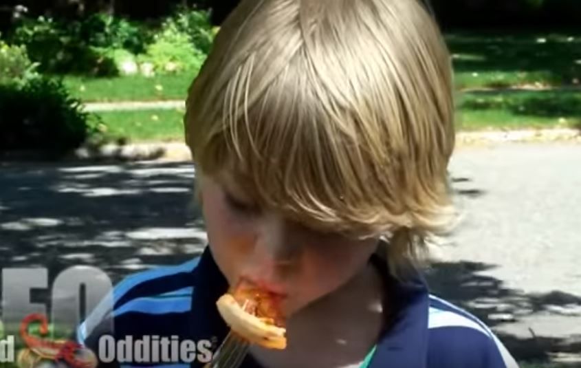 白人美少年 キムチには3000年の歴史がある キムチは本当に美味しい 大好きです 外国人にキムチを試食させた結果 海外の反応 世界の憂鬱 海外 韓国の反応