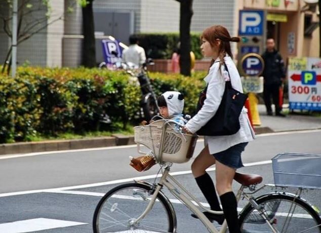 スカート で 自転車 に 乗る