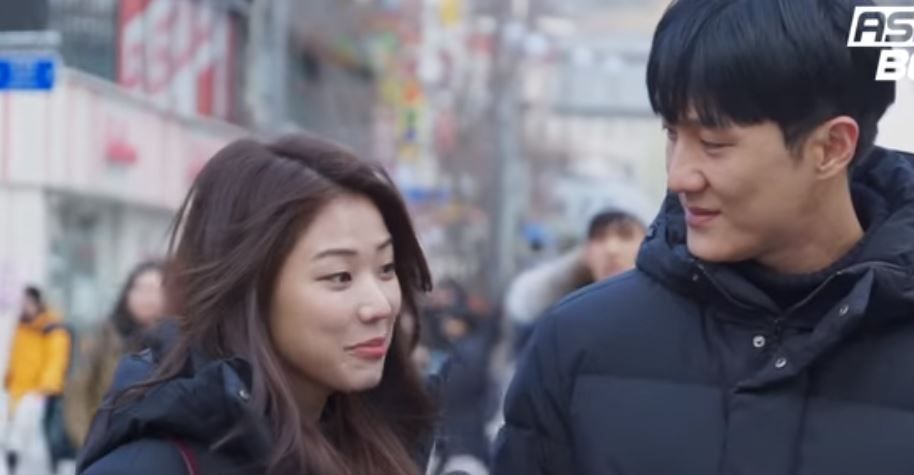 海外 何故韓国人は皆一緒の服を着るのか ロングパディングを着ている韓国人に質問してみた パート２ 海外の反応 世界の憂鬱 海外 韓国の反応