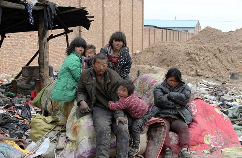 中国の無職乞食でも幸福そうに暮す乞食一家をご覧下さい 【画像】 世界の憂鬱 海外・韓国の反応