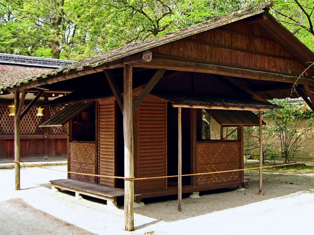 方丈庵、鴨長明が遁世生活した庵、方丈記はこの庵で書いたのだとか。河合神社(下鴨神社 摂社)に復元展示されていたが、久しぶりに訪ねたら無くなって ...