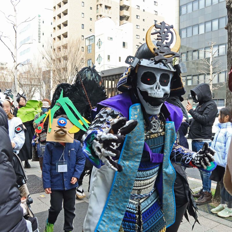 節分おばけ、節分の日に仮装して鬼を化かす異儀式、日本各地で行われていた風習だそうで、現在も祇園などに残っているとか。昨日 2月11日、京都国際 ...
