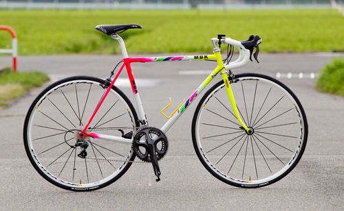 フランスの老舗ブランドMBKは、25周年記念モデルのスチールフレーム