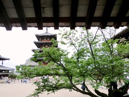 奈良法隆寺回廊からの五重塔縮小版5474