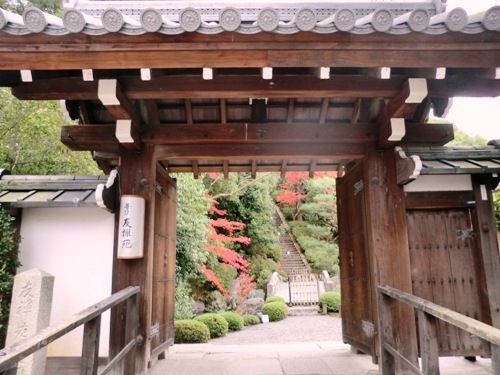 2012紅葉、知恩院友禅苑の門