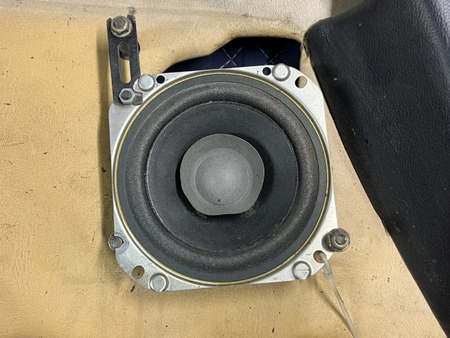 wk273_restore_door_inner_panel_R2_OH2_speaker