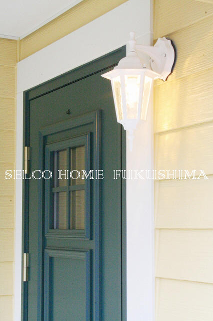 グリーンの玄関ドア Selco Home Fukushima グリーンの玄関ドア Selco Home Fukushima