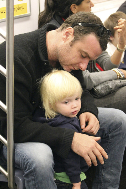 liev-schreiber-his-subway-son-5-500x750