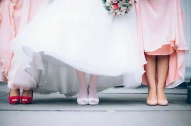 友達 Gwに結婚式しま す 来てね 私 サービス業なんだが 友達 2連休取って来てね 私 仕事休んだ上に3万巻き上げられるとか嫌だ 結果 結婚総研