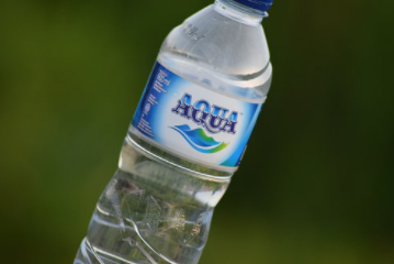 水