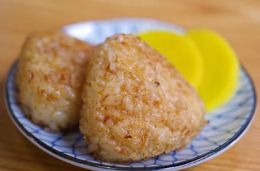 彼氏を実家に招いた 彼 具なし炊き込みご飯とかバカにしてんのか 私 母が炊いたさくらご飯 知らないの 彼 知らねえよ 1年後 結婚総研
