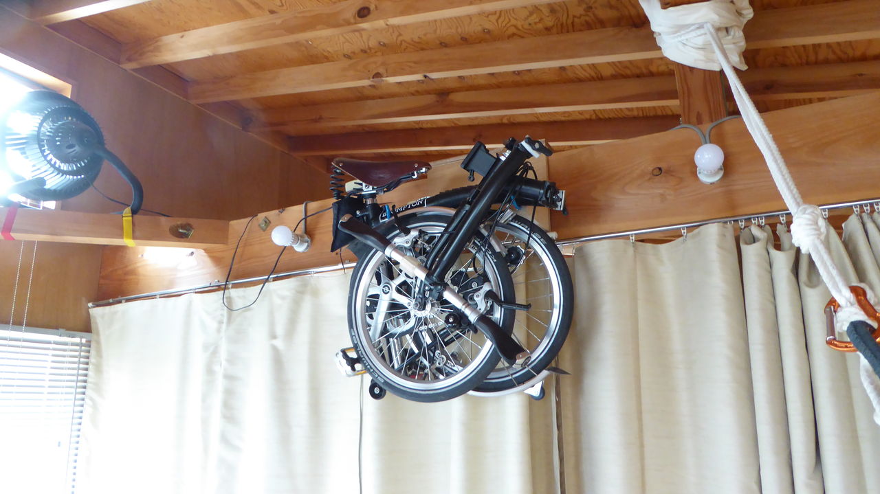 木製自転車ラックをdiy1 Wooden Bike Shelf On Beam That Made By Myself Sinの通勤運動 独逸生活 旅行 建築 家