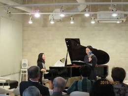 �ɥ��ĤǤΥۡ���ǤλŻ�