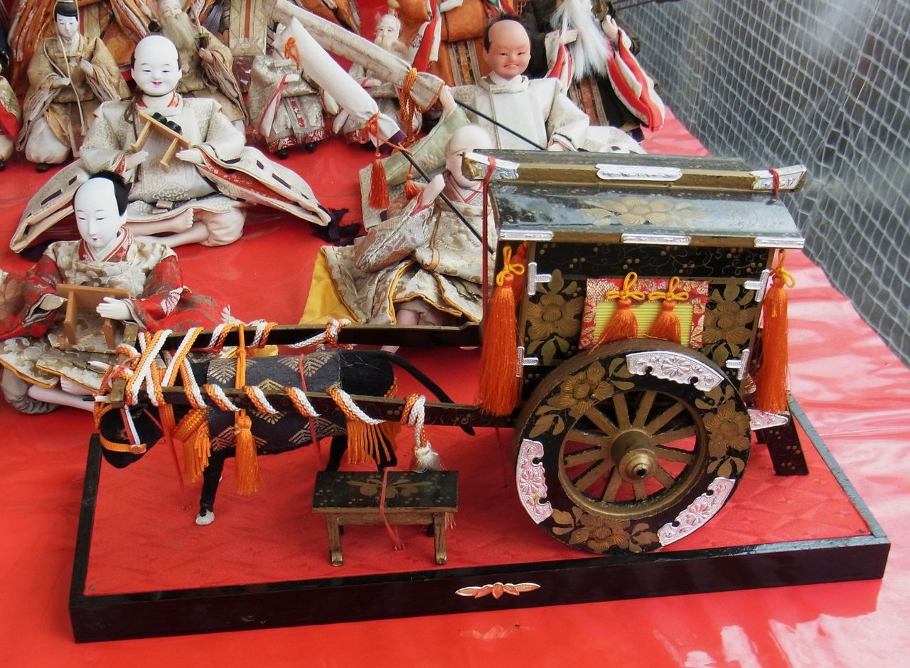 東京さるく(20) すさのお神社の雛飾り「御駕籠・牛車」 : 先代さるく