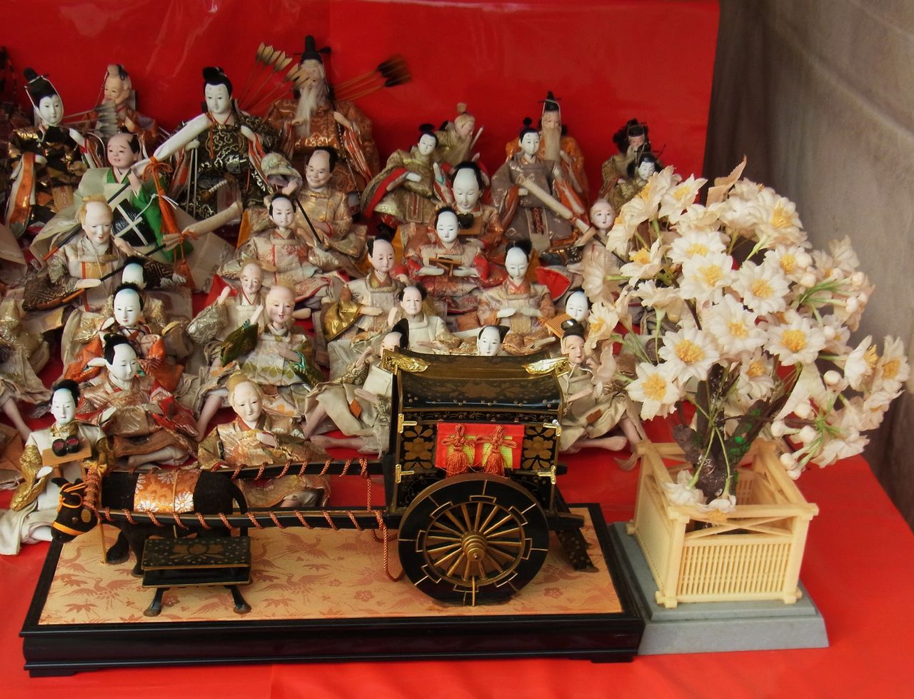東京さるく(20) すさのお神社の雛飾り「御駕籠・牛車」 : 先代さるく