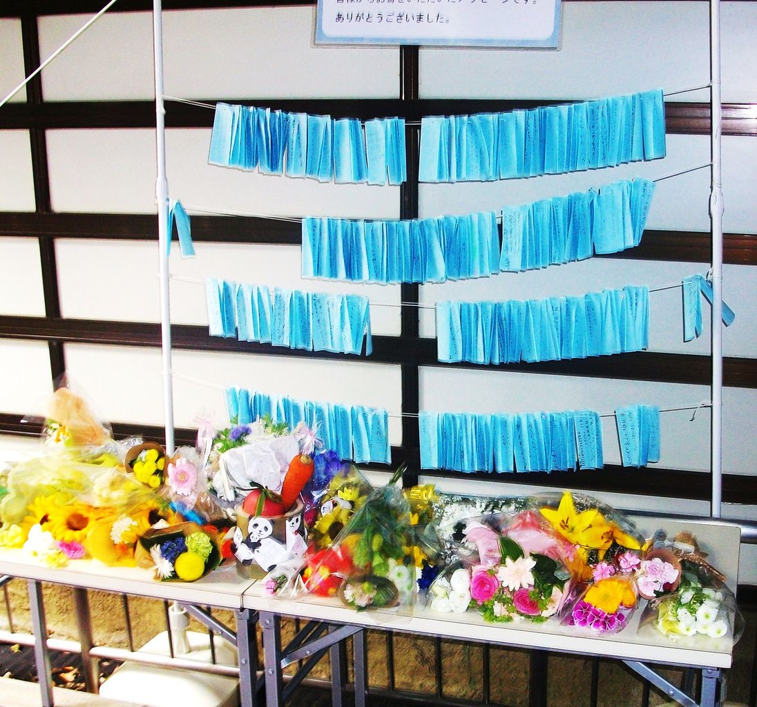 上野動物園 献花台とリーリー 先代さるく 上野動物園 献花台とリーリー 先代さるく