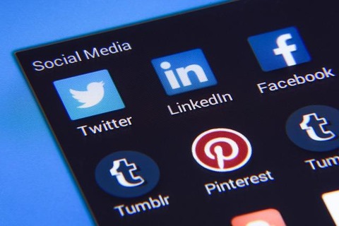 social-media-gab5db6b8a_640