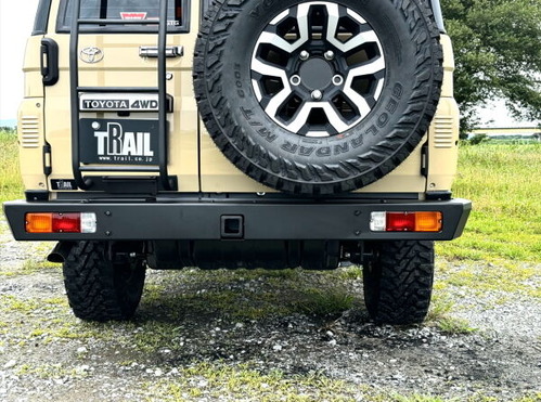 GDJ76W_RearbumperwithhitchL2