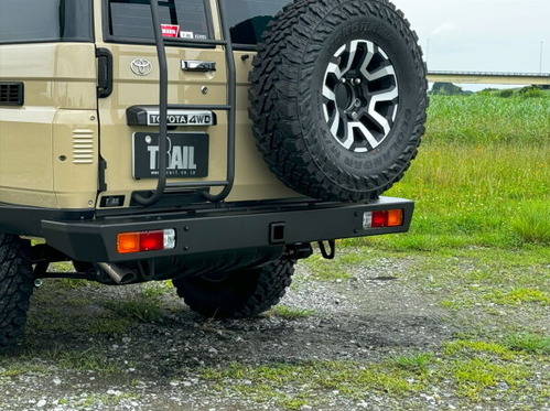 GDJ76W_RearbumperwithhitchL