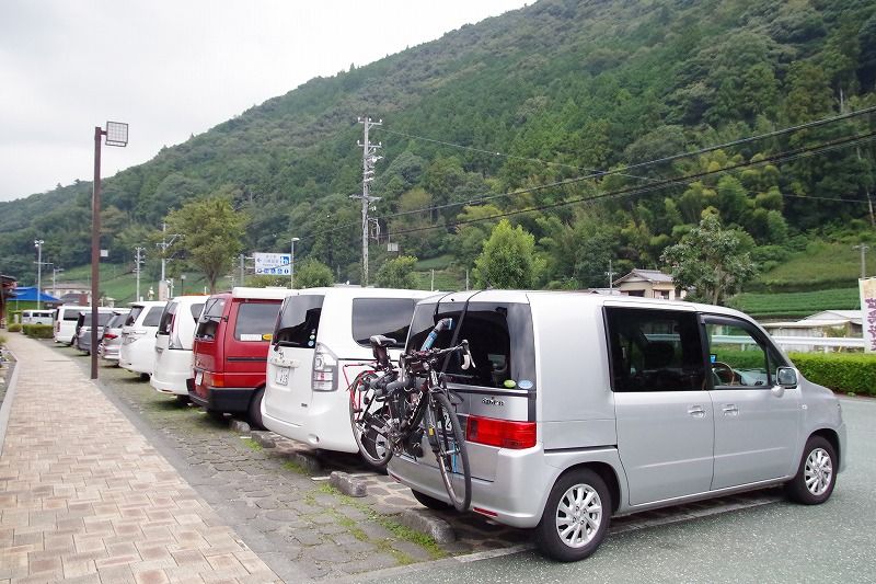 モビリオ スパイク車中泊 快適化 エアベッドと室内カーテン 機関車トーマスに会いに行く モビリオ スパイク車中泊 京都ポタ自転車日記