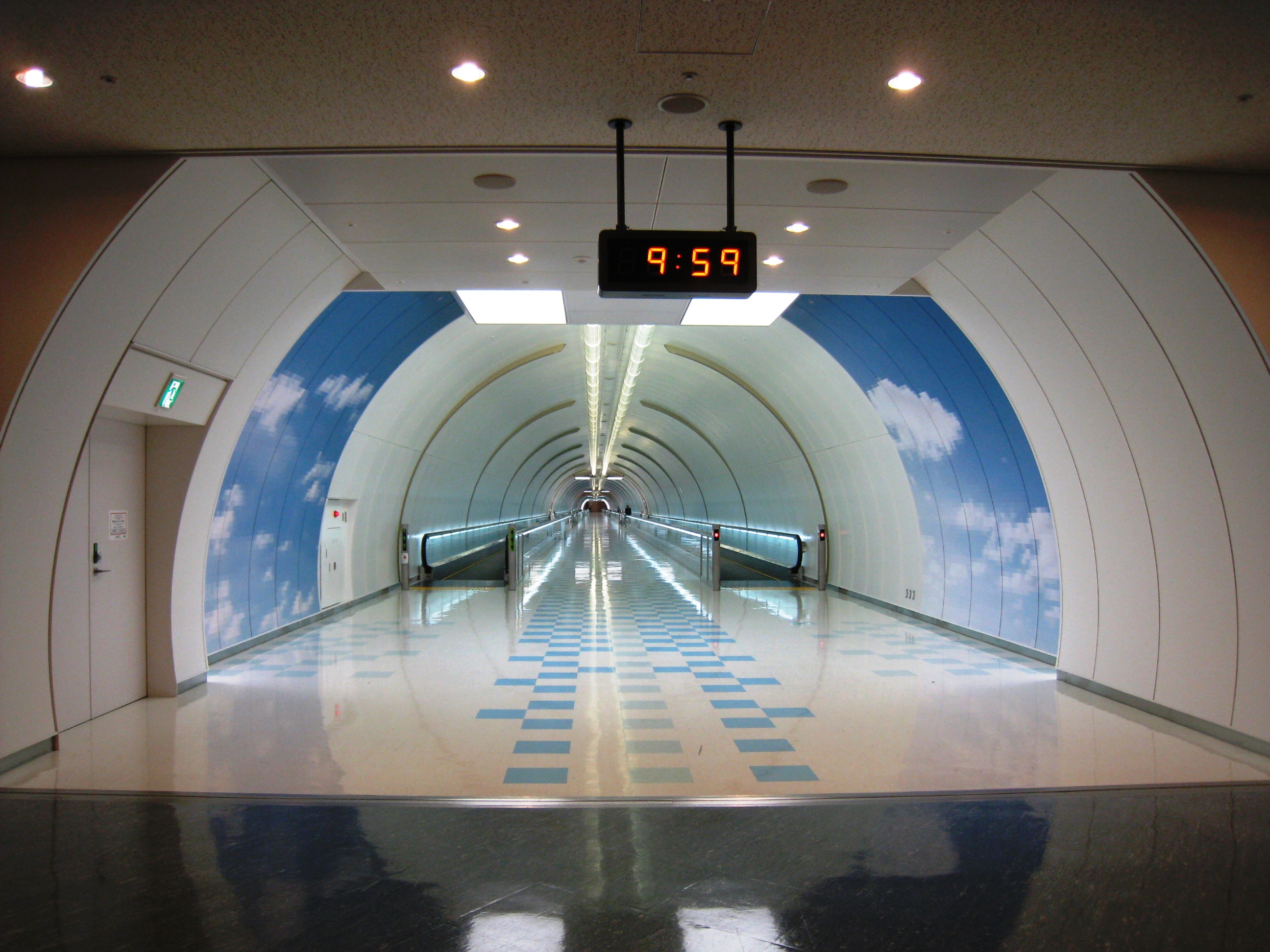 成田空港地下連絡通路 お星様のなんでも探検