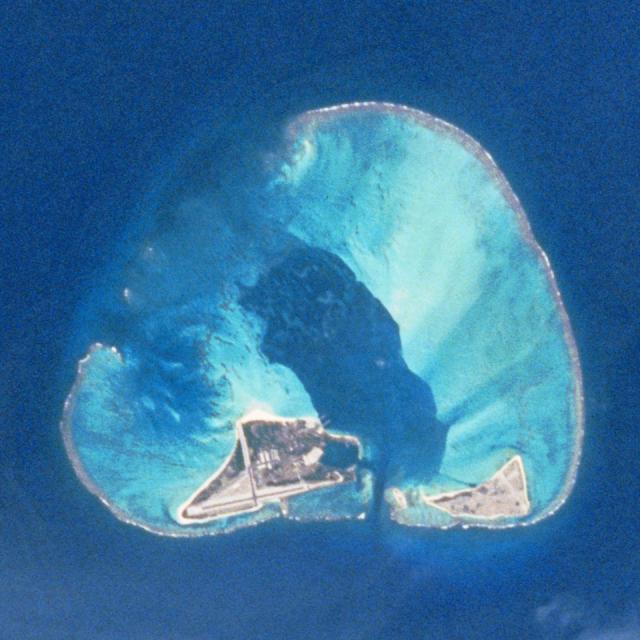 ミッドウェイ諸島 空撮 お星様のなんでも探検