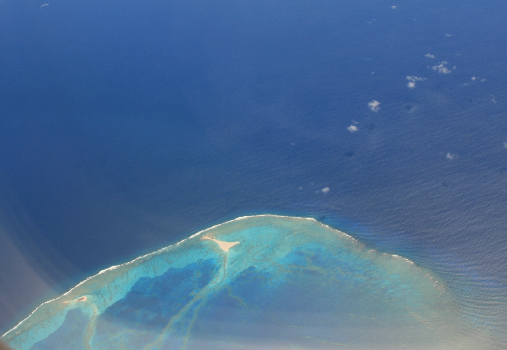 ミッドウェイ諸島 空撮 お星様のなんでも探検