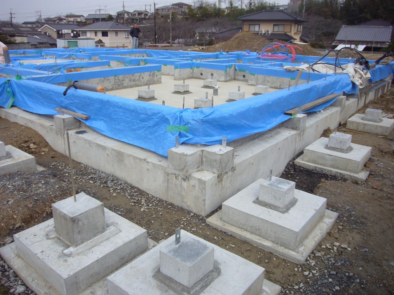 基礎工事 : 仙里草の板倉の家
