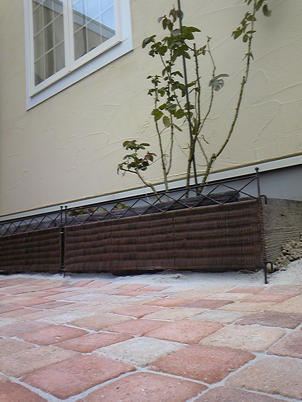 レンガの小道を造る グリーンいっぱいの可愛いおうちを作る