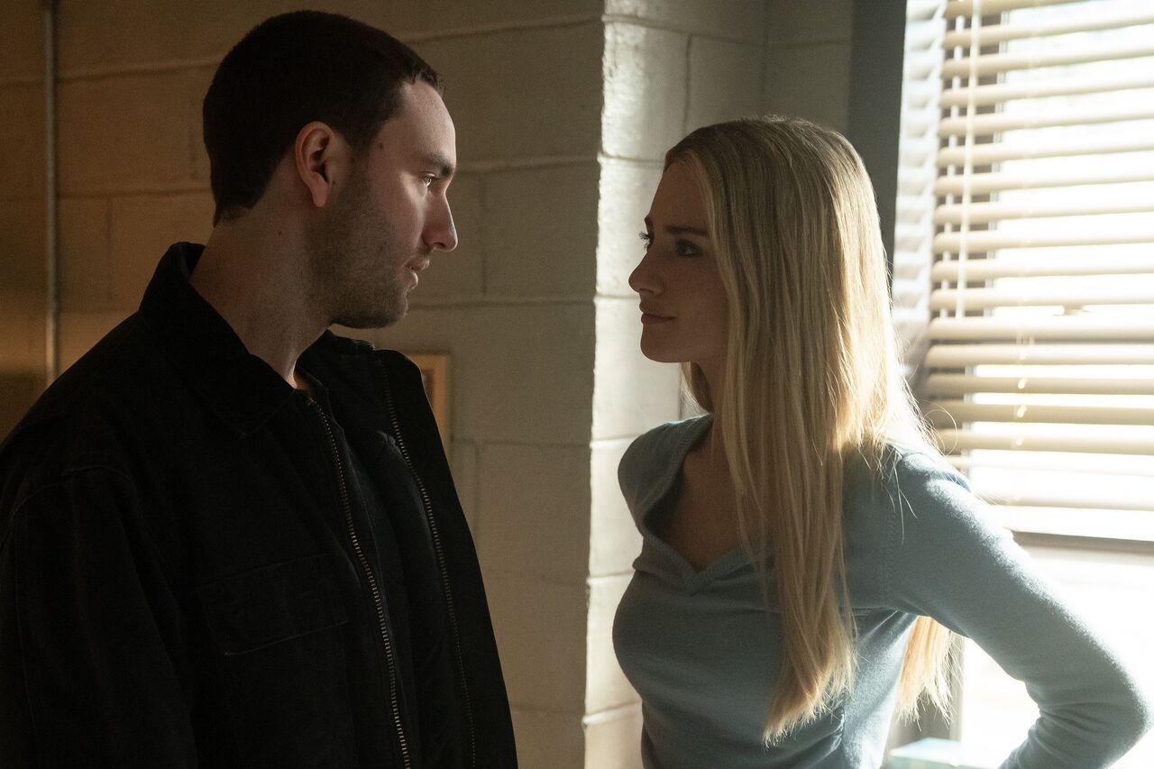 TELL ME LIES, 왼쪽부터: Jackson White, Grace Van Patten, 'You F*cked It, Friend'(시즌 3, ep. 301, 2026년 1월 13일 방영). 사진: Ian Watson / ©Hulu/Disney / Courtesy Everett Collection