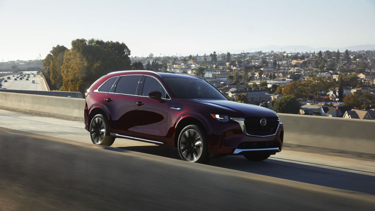 2026 マツダ CX-90 のフロント 3/4 ショット 