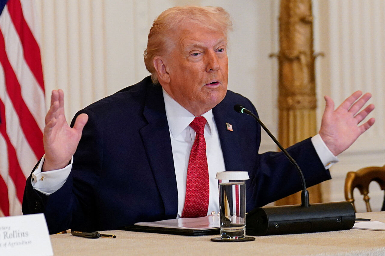 도널드 트럼프 미국 대통령이 2026년 1월 16일 워싱턴 DC 백악관에서 농촌 보건에 관한 원탁회의에 참석하고 있다.