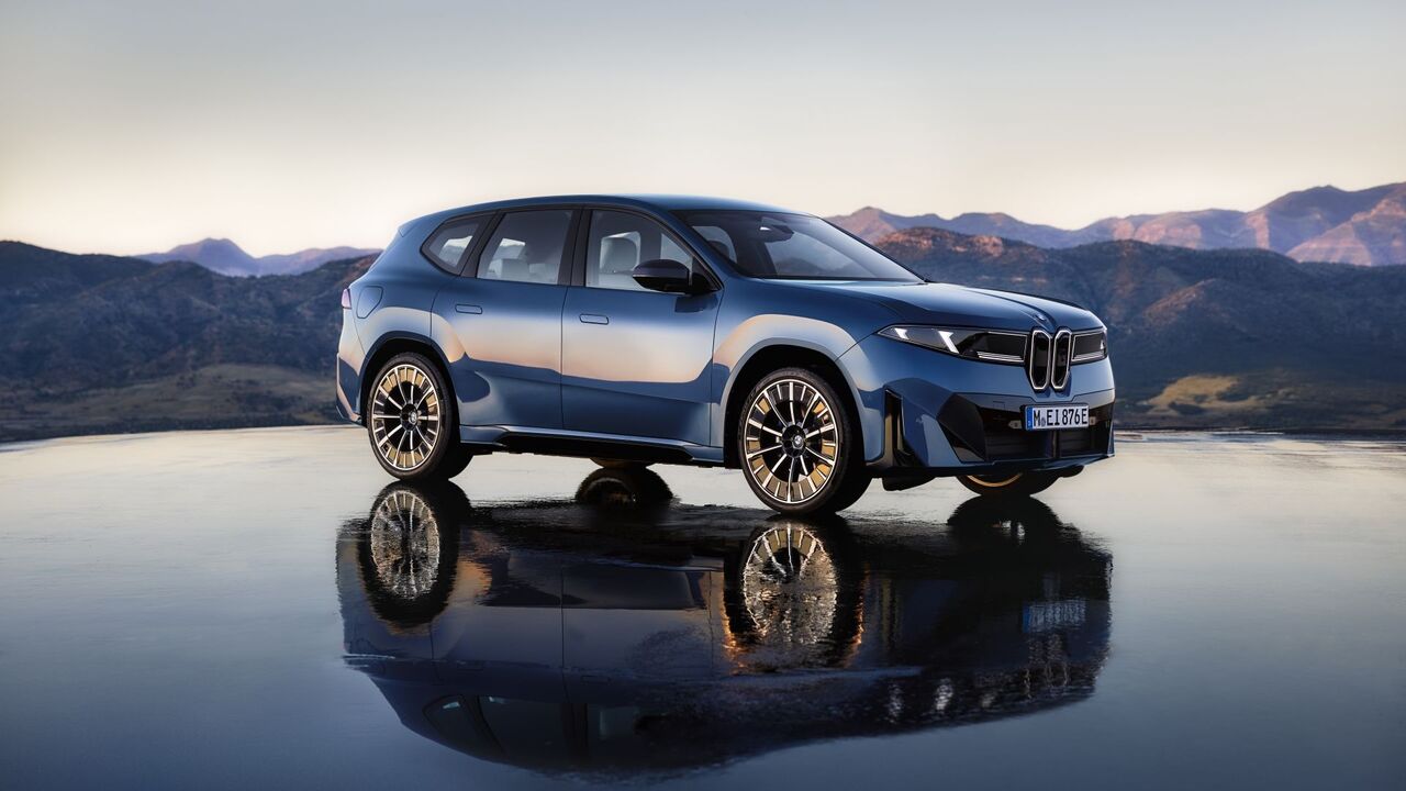 2026 BMW iX3 のフロント 3/4 ショット