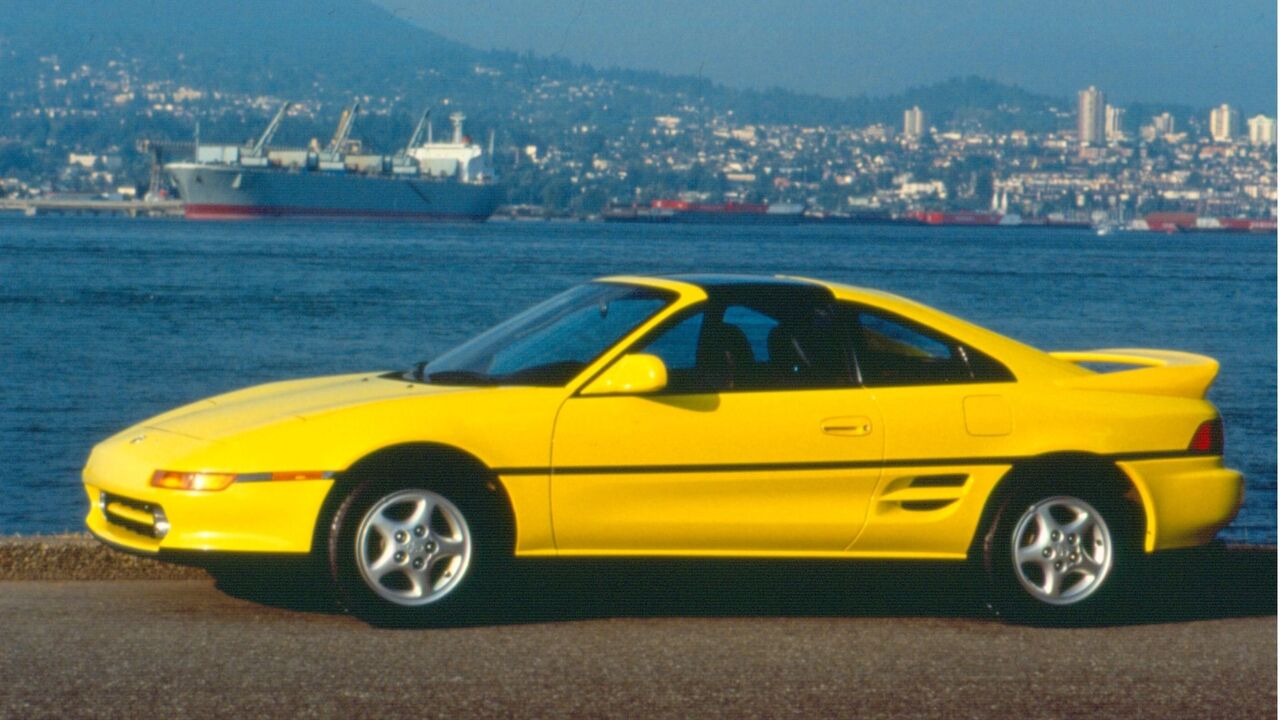 2000 トヨタ MR2 の横顔写真