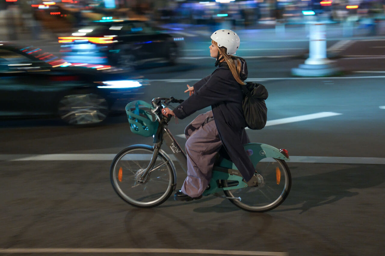 ISO 6400, f/2.8, 1/40