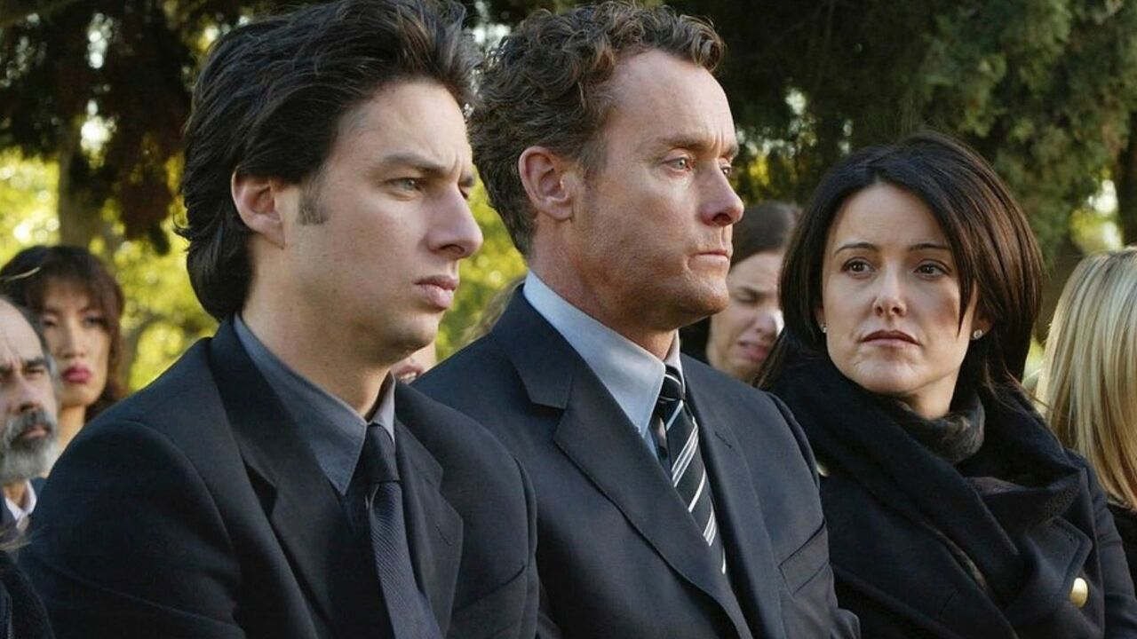 スクラブスの葬儀に出席したJDとコックス。