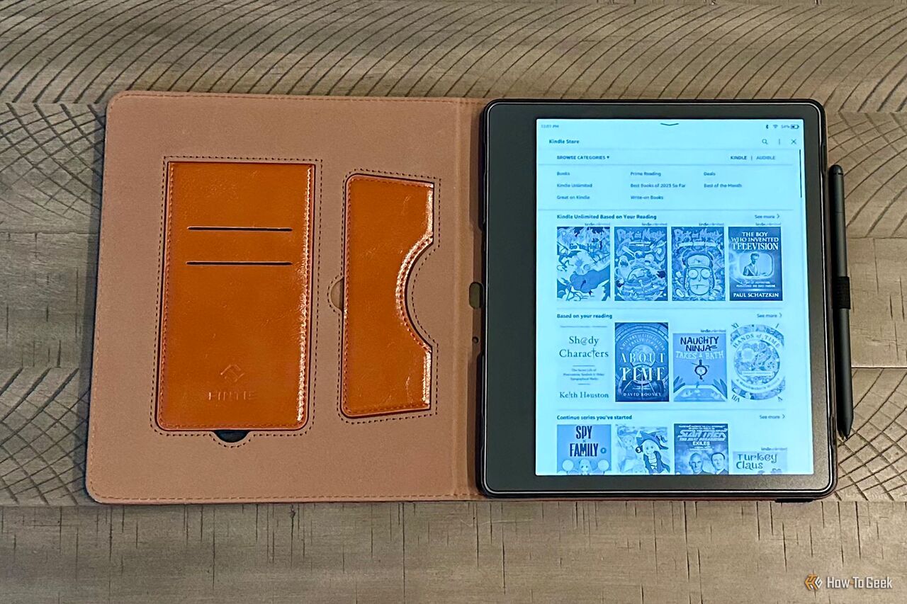 Amazon Kindle の Fintie スタンド ケース。