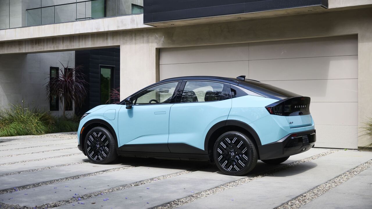 2026年型日産リーフの横顔写真