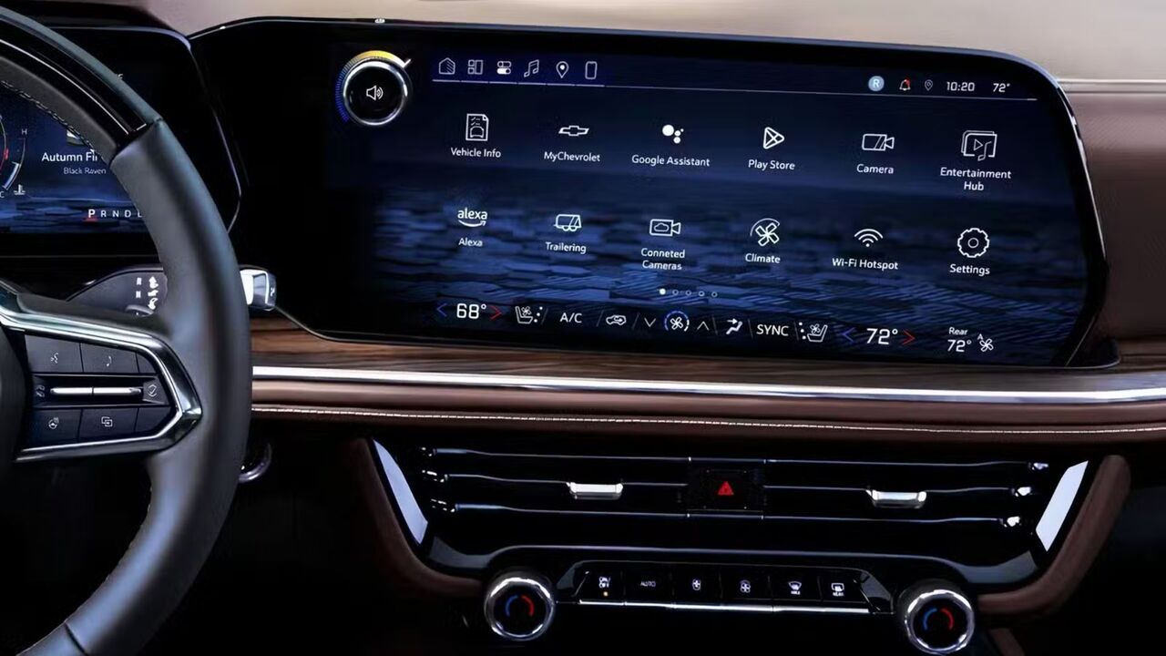 ディスプレイを示す 2026 シボレー サバーバン インテリアのクローズ アップ ショット