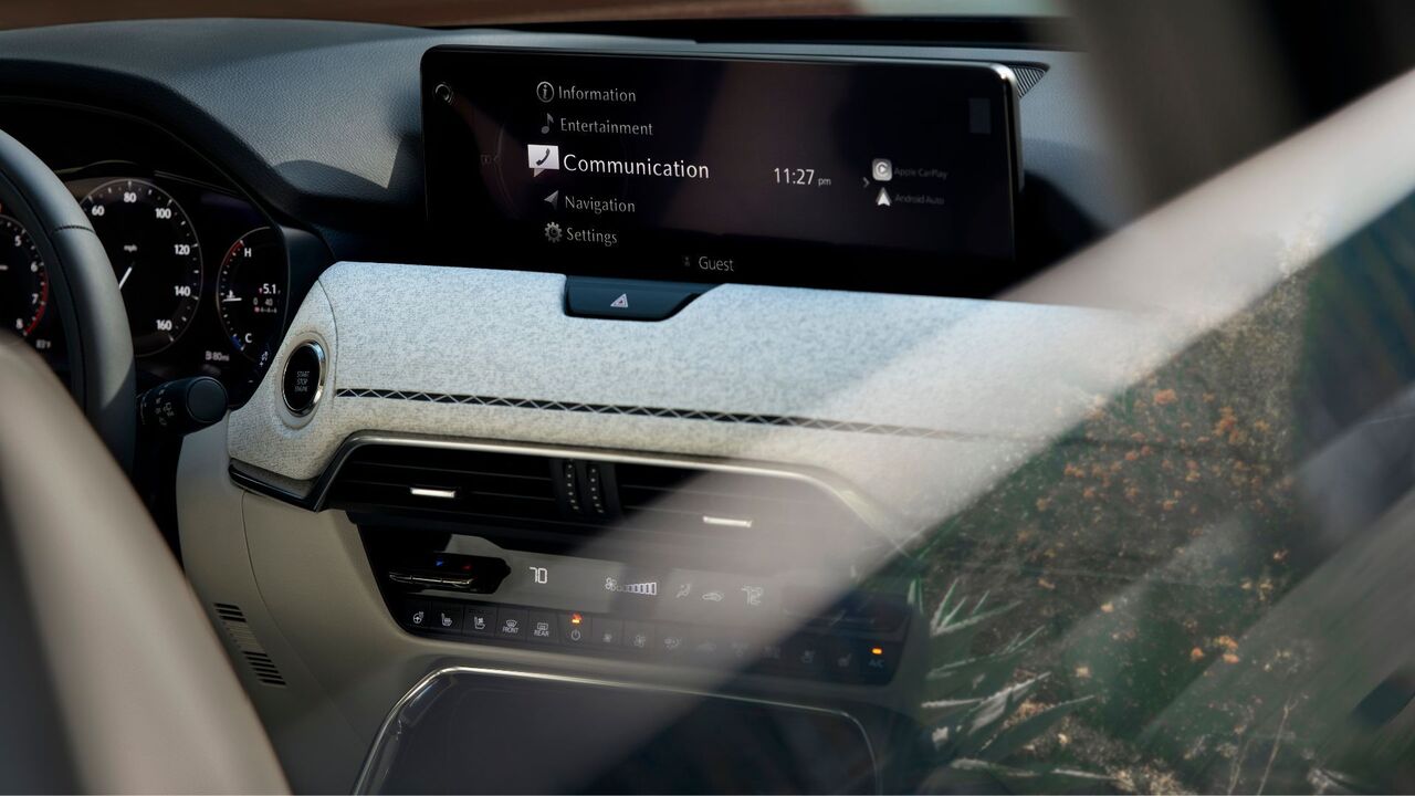 2026 マツダ CX-90 のインフォテインメント スクリーンのクローズアップ ショット。