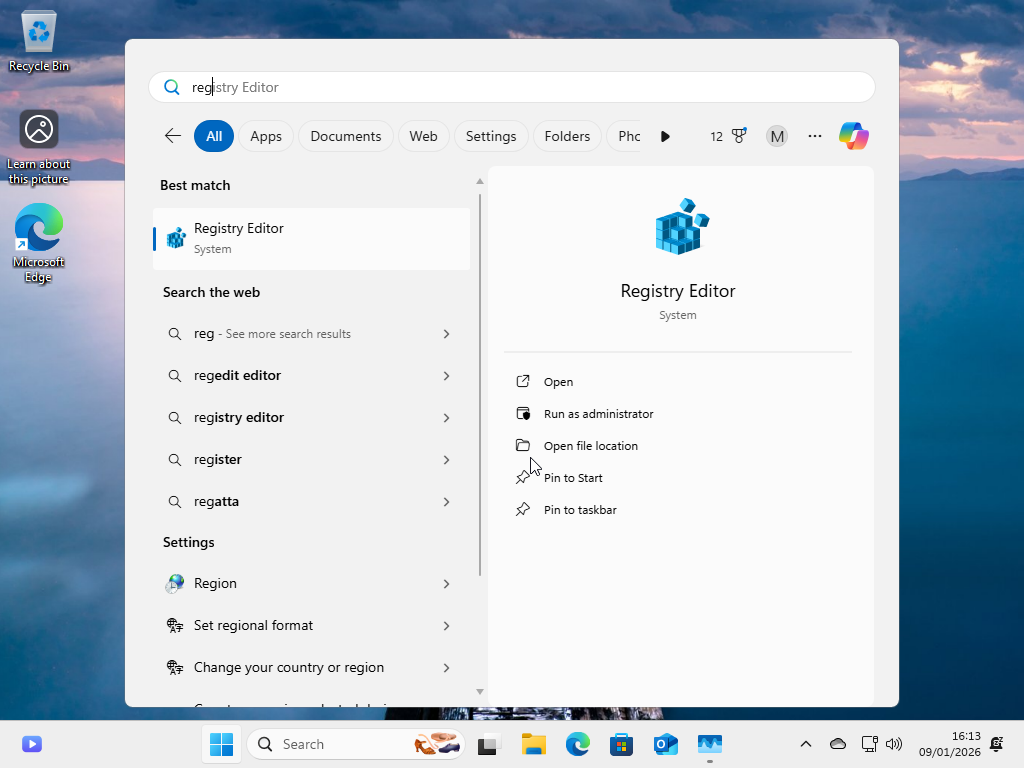 レジストリ エディタを管理者として実行します。