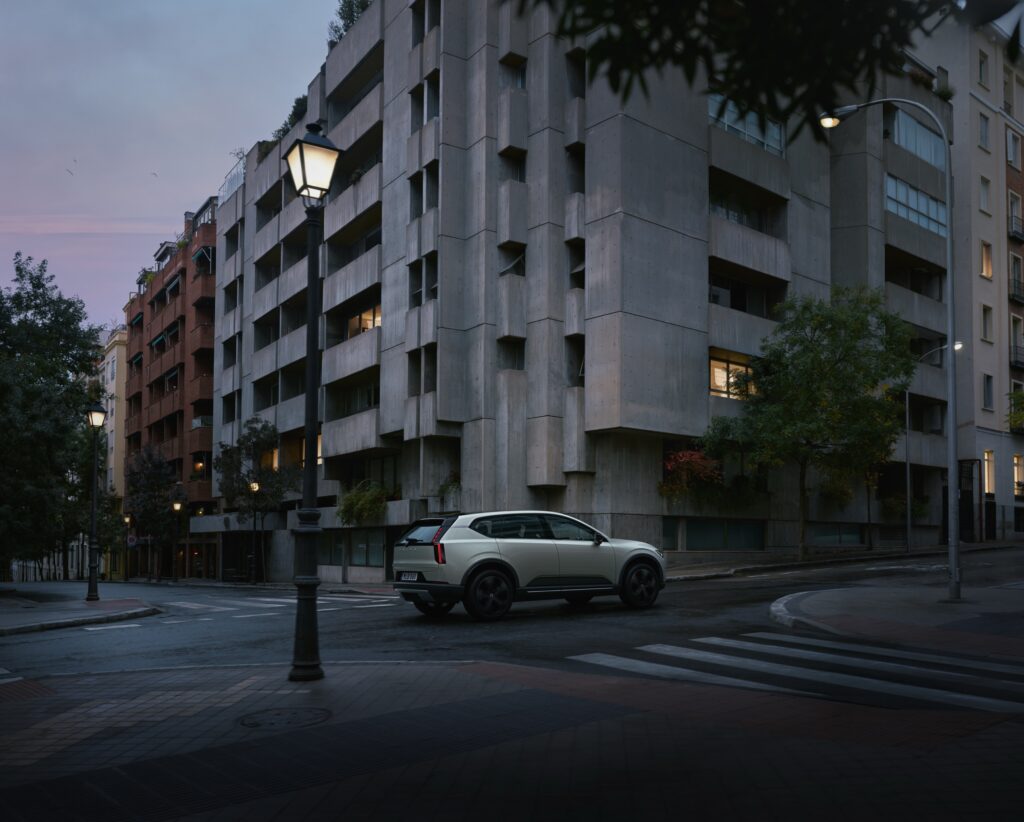 도시의 볼보 EX60