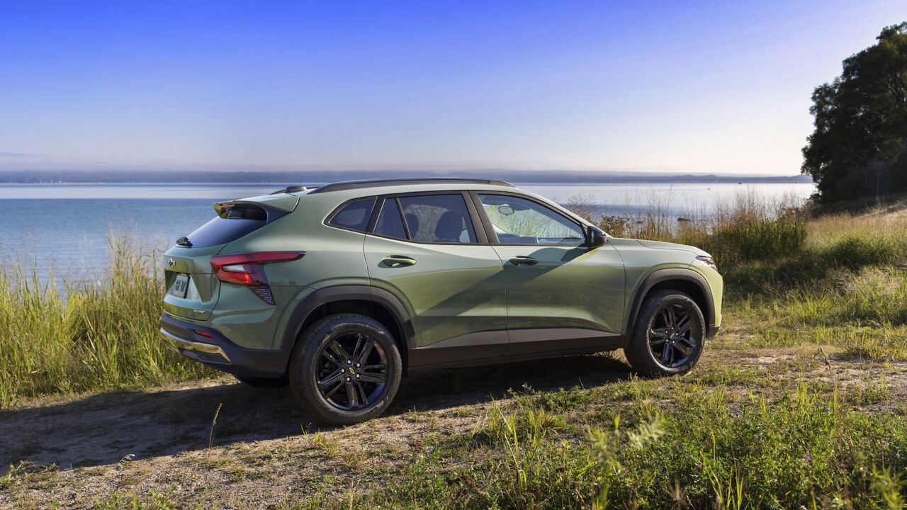 2024 Chevrolet Trax のリア 3/4 ショット