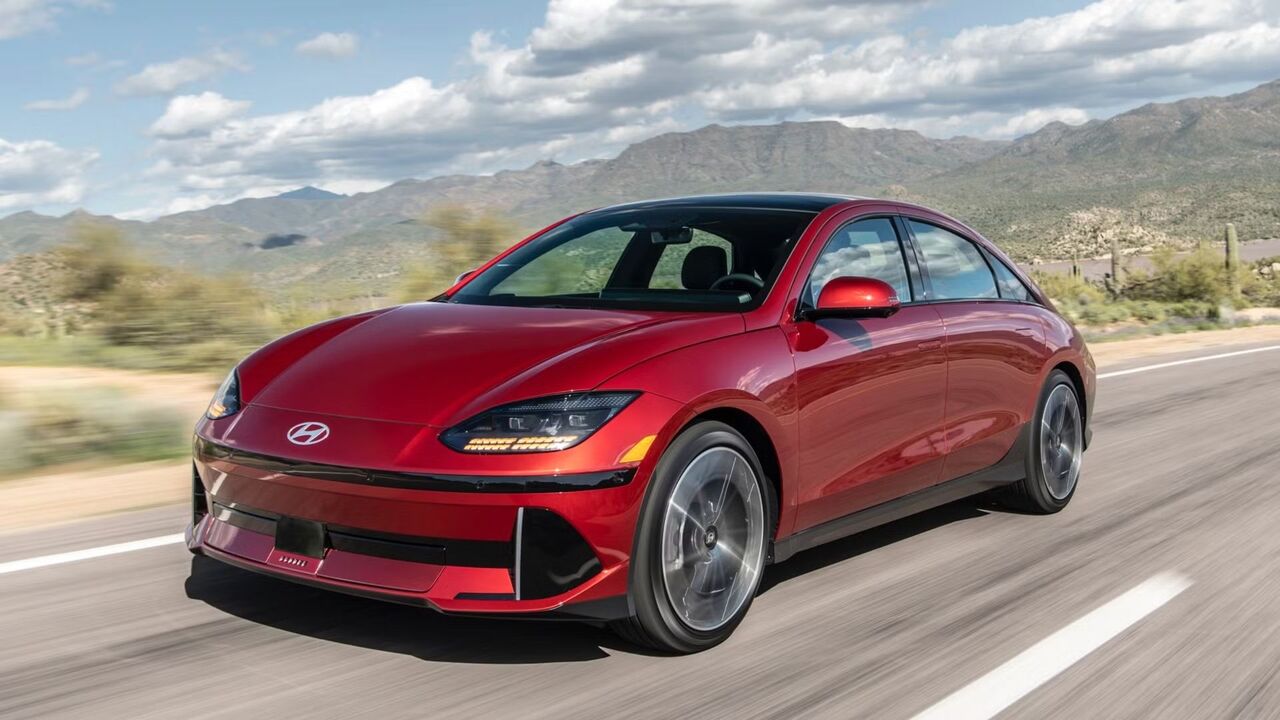 2024 年ヒュンダイ Ioniq 6 のフロントクォータービュー