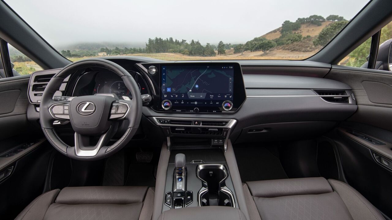 2025年型レクサス RX 350hのダッシュボードのインテリアショット