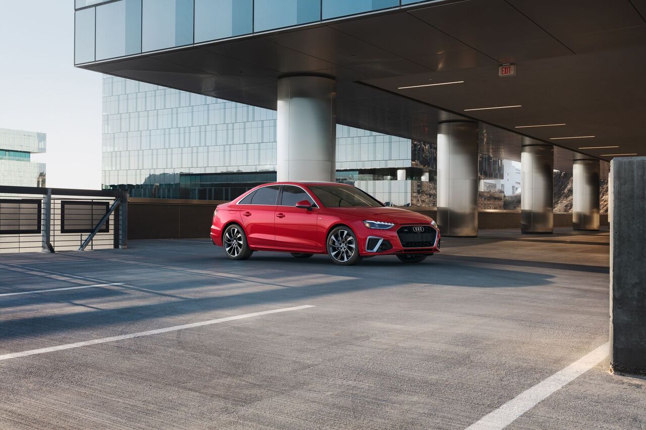 2021 アウディ A4