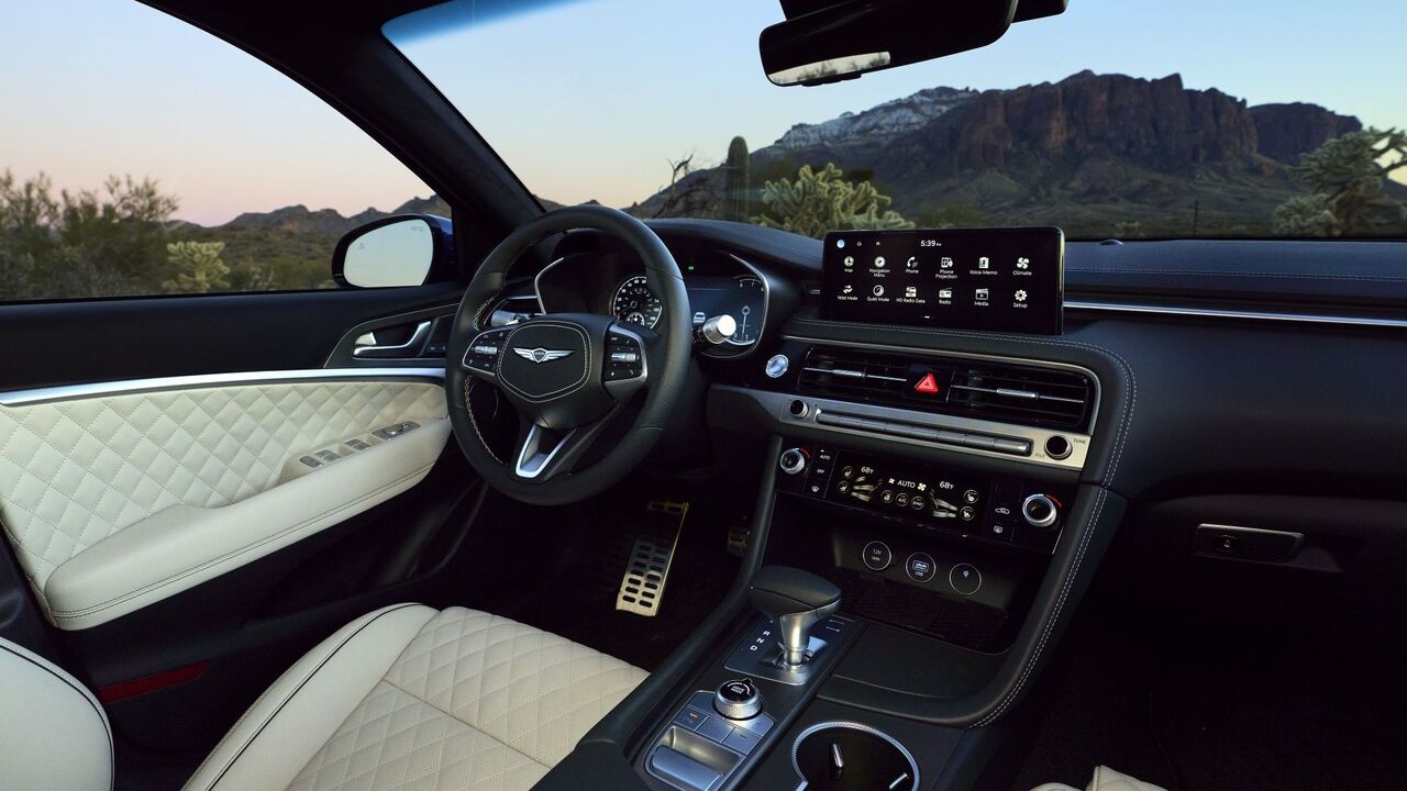 2025年型ジェネシスG70のダッシュボードの内部写真