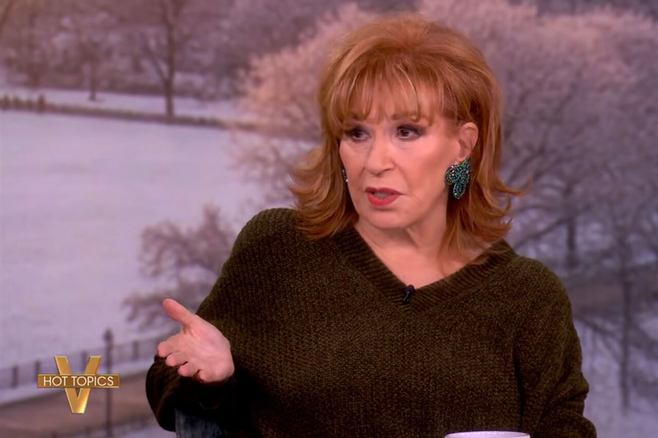 Joy Behar가 The View에서 연설하고 있습니다.