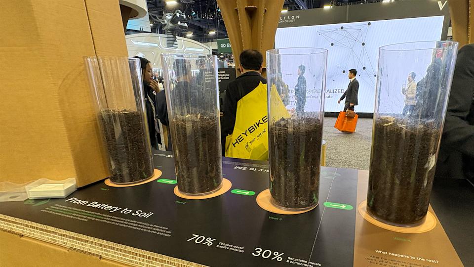 플린트 배터리는 퇴비 더미에서 4주 만에 70%가 분해됩니다. 