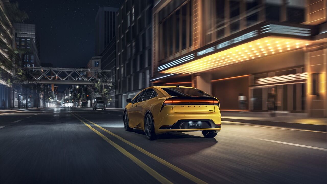 2026 トヨタ プリウスのリア 3/4 ショット